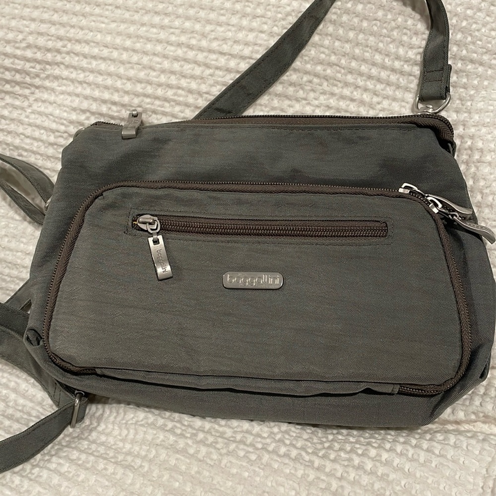 Crossbody travel bag
